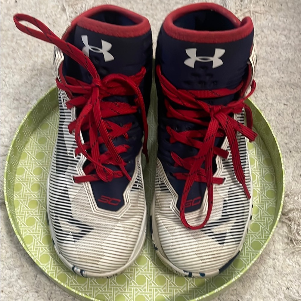 Under Armour Curry 2.5 basketball shoes. 4.5Y